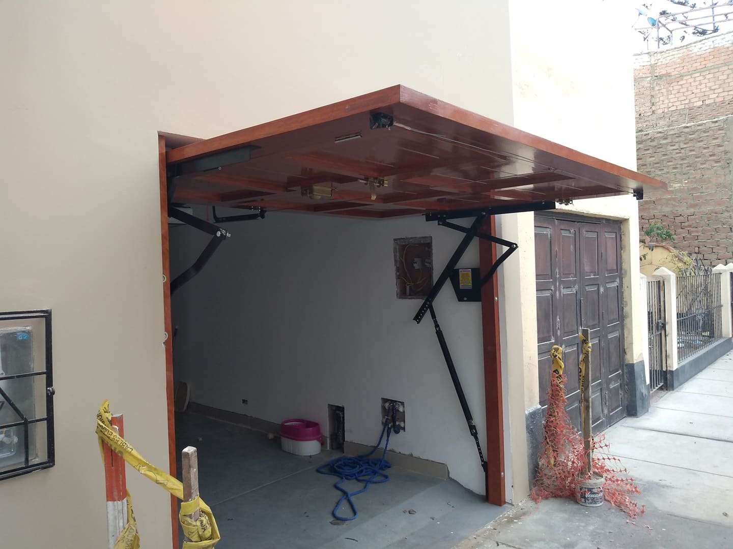 🥇 Puertas Levadizas: Venta, Instalacion, Fabricacion, Servicio Tecnico.
