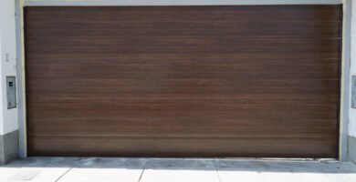 puerta seccional nogal